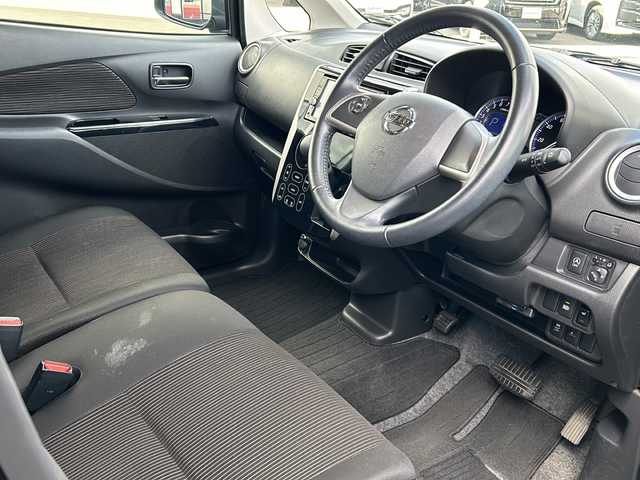 日産 デイズ ハイウェイスターX 道東・釧路十勝 2017(平29)年 5万km ブラック ・4WD/・純正SDナビ/(フルセグ BT CD DVD FM AM)/・全方位カメラ/・衝突軽減システム/・運転席のみシートヒーター/・前方ドライブレコーダー/・オートライト/・オートマチックハイビーム/・LEDヘッドライト/・アイドリングストップ/・純正フロアマット/・ドアバイザー/・スマートキー/・プッシュスタート/・社外AW付スタッドレスタイヤ積込