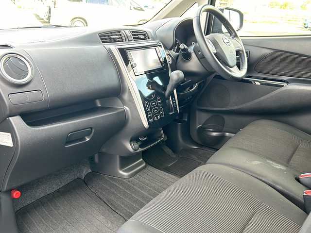 日産 デイズ ハイウェイスターX 道東・釧路十勝 2017(平29)年 5万km ブラック ・4WD/・純正SDナビ/(フルセグ BT CD DVD FM AM)/・全方位カメラ/・衝突軽減システム/・運転席のみシートヒーター/・前方ドライブレコーダー/・オートライト/・オートマチックハイビーム/・LEDヘッドライト/・アイドリングストップ/・純正フロアマット/・ドアバイザー/・スマートキー/・プッシュスタート/・社外AW付スタッドレスタイヤ積込