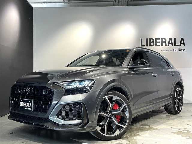 アウディ ＲＳＱ８ 道央・札幌 2021(令3)年 1.2万km ガンＭ ブラックAudi　rings＆カーボン/グロスブラックスタイリングpkg/・ブラックAudi　rings/・ブラックスタイリング/・グロスカーボンRSエクステリアパッケージ/・エクステリアミラーハウジングブラック/ルーフレール（ブラック）/パノラマサンルーフ/純正２３インチAW/アダプティブクルーズコントロール/サラウンドビューカメラ/黒革レザーシート/メモリー付パワーシート（D/N）/シートヒーター（前席・後席）/シートベンチレーション（D/N）/Bang＆Olufsen　SDサウンドシステム/RSエアサスペンション/パワーテールゲート/LEDヘッドライト/オートライト/ステアリングヒーター/・スペアキー×１