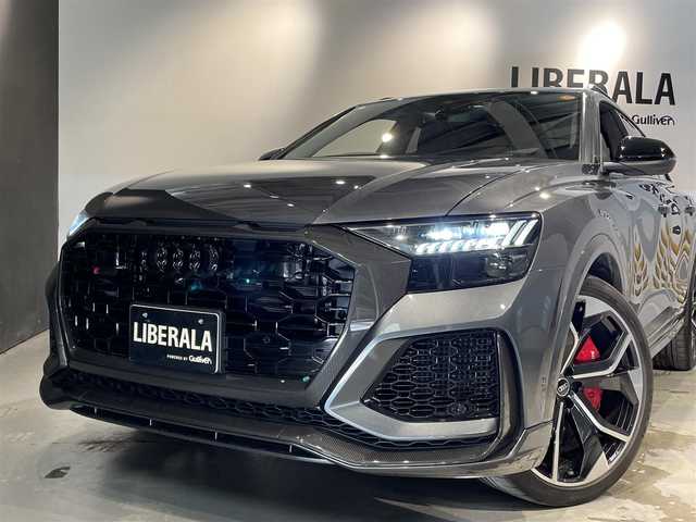 アウディ ＲＳＱ８ 道央・札幌 2021(令3)年 1.2万km ガンＭ ブラックAudi　rings＆カーボン/グロスブラックスタイリングpkg/・ブラックAudi　rings/・ブラックスタイリング/・グロスカーボンRSエクステリアパッケージ/・エクステリアミラーハウジングブラック/ルーフレール（ブラック）/パノラマサンルーフ/純正２３インチAW/アダプティブクルーズコントロール/サラウンドビューカメラ/黒革レザーシート/メモリー付パワーシート（D/N）/シートヒーター（前席・後席）/シートベンチレーション（D/N）/Bang＆Olufsen　SDサウンドシステム/RSエアサスペンション/パワーテールゲート/LEDヘッドライト/オートライト/ステアリングヒーター/・スペアキー×１
