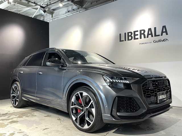 アウディ ＲＳＱ８ 道央・札幌 2021(令3)年 1.2万km ガンＭ ブラックAudi　rings＆カーボン/グロスブラックスタイリングpkg/・ブラックAudi　rings/・ブラックスタイリング/・グロスカーボンRSエクステリアパッケージ/・エクステリアミラーハウジングブラック/ルーフレール（ブラック）/パノラマサンルーフ/純正２３インチAW/アダプティブクルーズコントロール/サラウンドビューカメラ/黒革レザーシート/メモリー付パワーシート（D/N）/シートヒーター（前席・後席）/シートベンチレーション（D/N）/Bang＆Olufsen　SDサウンドシステム/RSエアサスペンション/パワーテールゲート/LEDヘッドライト/オートライト/ステアリングヒーター/・スペアキー×１