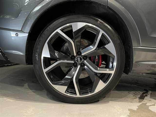 アウディ ＲＳＱ８ 道央・札幌 2021(令3)年 1.2万km ガンＭ ブラックAudi　rings＆カーボン/グロスブラックスタイリングpkg/・ブラックAudi　rings/・ブラックスタイリング/・グロスカーボンRSエクステリアパッケージ/・エクステリアミラーハウジングブラック/ルーフレール（ブラック）/パノラマサンルーフ/純正２３インチAW/アダプティブクルーズコントロール/サラウンドビューカメラ/黒革レザーシート/メモリー付パワーシート（D/N）/シートヒーター（前席・後席）/シートベンチレーション（D/N）/Bang＆Olufsen　SDサウンドシステム/RSエアサスペンション/パワーテールゲート/LEDヘッドライト/オートライト/ステアリングヒーター/・スペアキー×１