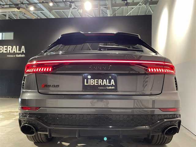 アウディ ＲＳＱ８ 道央・札幌 2021(令3)年 1.2万km ガンＭ ブラックAudi　rings＆カーボン/グロスブラックスタイリングpkg/・ブラックAudi　rings/・ブラックスタイリング/・グロスカーボンRSエクステリアパッケージ/・エクステリアミラーハウジングブラック/ルーフレール（ブラック）/パノラマサンルーフ/純正２３インチAW/アダプティブクルーズコントロール/サラウンドビューカメラ/黒革レザーシート/メモリー付パワーシート（D/N）/シートヒーター（前席・後席）/シートベンチレーション（D/N）/Bang＆Olufsen　SDサウンドシステム/RSエアサスペンション/パワーテールゲート/LEDヘッドライト/オートライト/ステアリングヒーター/・スペアキー×１