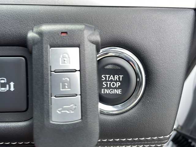 三菱 デリカＤ：５ シャモニー 山口県 2025(令7)年 0.1千km パールⅡ 12インチフリップダウンモニター/社外11インチナビ/・Bluetooth/・フルセグテレビ/・HDMI/・USB入力/・Apple Car Play/・Android Auto/e-Assist/・衝突被害軽減ブレーキ/・車線逸脱警報システム/・レーダークルーズコントロール/・オートマチックハイビーム/・後側方車両検知警報システム/・誤発進抑制機能/・後退時交差車両検知システム/マルチアラウンドモニター/両側オートスライドドア/純正18インチアルミホイール/ヒルディセントコントロール/ハーフレザーシート/ハンドルヒーター/電動パーキングブレーキ/純正LEDヘッドライト/フォグライト/オートライト/プッシュスタート/スマートキー/スペアキー有/取扱説明書/保証書