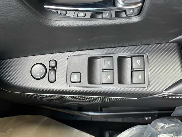 三菱 デリカＤ：５ シャモニー 山口県 2025(令7)年 0.1千km パールⅡ 12インチフリップダウンモニター/社外11インチナビ/・Bluetooth/・フルセグテレビ/・HDMI/・USB入力/・Apple Car Play/・Android Auto/e-Assist/・衝突被害軽減ブレーキ/・車線逸脱警報システム/・レーダークルーズコントロール/・オートマチックハイビーム/・後側方車両検知警報システム/・誤発進抑制機能/・後退時交差車両検知システム/マルチアラウンドモニター/両側オートスライドドア/純正18インチアルミホイール/ヒルディセントコントロール/ハーフレザーシート/ハンドルヒーター/電動パーキングブレーキ/純正LEDヘッドライト/フォグライト/オートライト/プッシュスタート/スマートキー/スペアキー有/取扱説明書/保証書