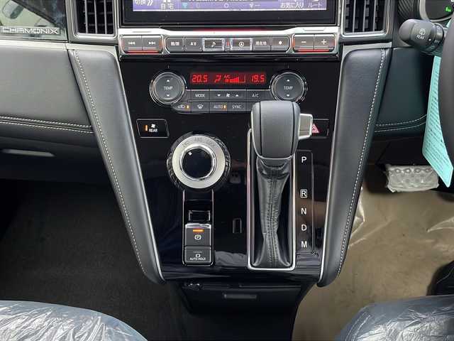 三菱 デリカＤ：５ シャモニー 山口県 2025(令7)年 0.1千km パールⅡ 12インチフリップダウンモニター/社外11インチナビ/・Bluetooth/・フルセグテレビ/・HDMI/・USB入力/・Apple Car Play/・Android Auto/e-Assist/・衝突被害軽減ブレーキ/・車線逸脱警報システム/・レーダークルーズコントロール/・オートマチックハイビーム/・後側方車両検知警報システム/・誤発進抑制機能/・後退時交差車両検知システム/マルチアラウンドモニター/両側オートスライドドア/純正18インチアルミホイール/ヒルディセントコントロール/ハーフレザーシート/ハンドルヒーター/電動パーキングブレーキ/純正LEDヘッドライト/フォグライト/オートライト/プッシュスタート/スマートキー/スペアキー有/取扱説明書/保証書