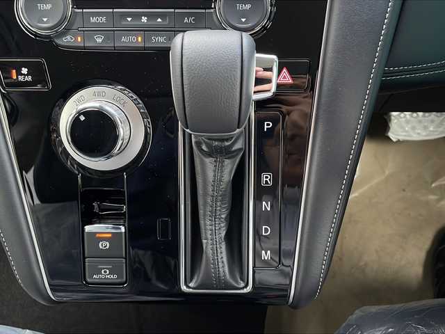 三菱 デリカＤ：５ シャモニー 山口県 2025(令7)年 0.1千km パールⅡ 12インチフリップダウンモニター/社外11インチナビ/・Bluetooth/・フルセグテレビ/・HDMI/・USB入力/・Apple Car Play/・Android Auto/e-Assist/・衝突被害軽減ブレーキ/・車線逸脱警報システム/・レーダークルーズコントロール/・オートマチックハイビーム/・後側方車両検知警報システム/・誤発進抑制機能/・後退時交差車両検知システム/マルチアラウンドモニター/両側オートスライドドア/純正18インチアルミホイール/ヒルディセントコントロール/ハーフレザーシート/ハンドルヒーター/電動パーキングブレーキ/純正LEDヘッドライト/フォグライト/オートライト/プッシュスタート/スマートキー/スペアキー有/取扱説明書/保証書