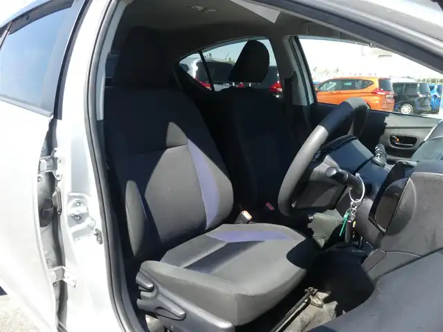 トヨタ アクア S 千葉県 2017(平29)年 6万km シルバーM Toyota Safety Sense/・プリクラッシュセーフティ/・レーンディパーチャーアラート/・オートハイビーム/純正SDナビ/地デジTV/【DVD/CD再生機能　Bluetooth接続】/バックカメラ/ドライブレコーダー（前後撮影）/ETC/HIDヘッドライト/フォグライト/ウインカーミラー/スマートキー