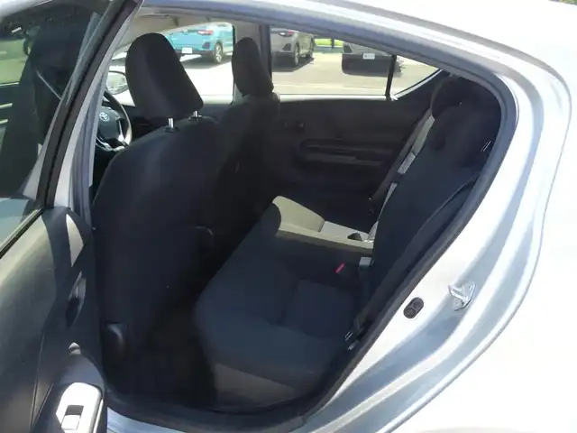 トヨタ アクア S 千葉県 2017(平29)年 6万km シルバーM Toyota Safety Sense/・プリクラッシュセーフティ/・レーンディパーチャーアラート/・オートハイビーム/純正SDナビ/地デジTV/【DVD/CD再生機能　Bluetooth接続】/バックカメラ/ドライブレコーダー（前後撮影）/ETC/HIDヘッドライト/フォグライト/ウインカーミラー/スマートキー