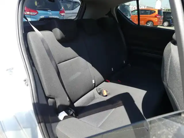 トヨタ アクア S 千葉県 2017(平29)年 6万km シルバーM Toyota Safety Sense/・プリクラッシュセーフティ/・レーンディパーチャーアラート/・オートハイビーム/純正SDナビ/地デジTV/【DVD/CD再生機能　Bluetooth接続】/バックカメラ/ドライブレコーダー（前後撮影）/ETC/HIDヘッドライト/フォグライト/ウインカーミラー/スマートキー