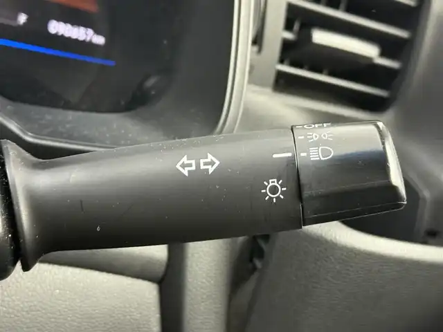 ホンダ フィット ハイブリット Fパッケージ 愛知県 2015(平27)年 9.1万km ティンテッドシルバーM 純正ナビ/（CD/DVD/Bluetooth/ワンセグ）/ETC/バックカメラ/横滑り防止/ステアスイッチ/ECOモード付き/ドアバイザー/電格ミラー/スマートキー/プッシュスタート/ハロゲンヘッドライト/マニュアルレベライザー