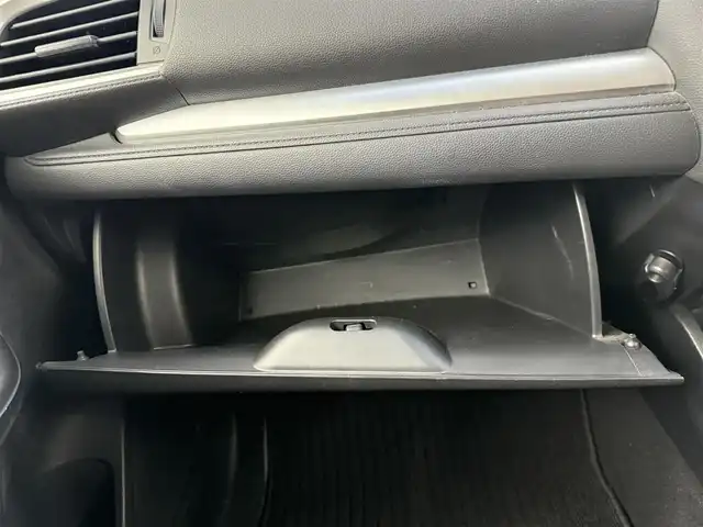 ホンダ フィット ハイブリット Fパッケージ 愛知県 2015(平27)年 9.1万km ティンテッドシルバーM 純正ナビ/（CD/DVD/Bluetooth/ワンセグ）/ETC/バックカメラ/横滑り防止/ステアスイッチ/ECOモード付き/ドアバイザー/電格ミラー/スマートキー/プッシュスタート/ハロゲンヘッドライト/マニュアルレベライザー