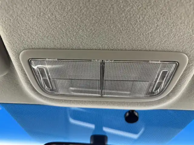 ホンダ フィット ハイブリット Fパッケージ 愛知県 2015(平27)年 9.1万km ティンテッドシルバーM 純正ナビ/（CD/DVD/Bluetooth/ワンセグ）/ETC/バックカメラ/横滑り防止/ステアスイッチ/ECOモード付き/ドアバイザー/電格ミラー/スマートキー/プッシュスタート/ハロゲンヘッドライト/マニュアルレベライザー