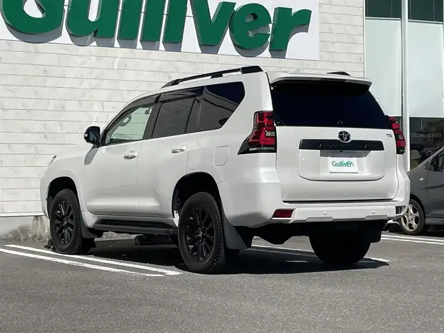 トヨタ ランドクルーザー プラド TX Lパッケージ マットブラED 宮崎県 2023(令5)年 4万km ホワイトパールクリスタルシャイン サンルーフ/純正ディスプレイオーディオ/・Bluetooth・USB・AM・FM・ナビ/HDMI/衝突軽減ブレーキ/レーダークルーズコントロール/パノラミックビューモニター/ブラインドスポットモニター/オートハイビームアシスト/前後コーナーセンサー/ミラー一体型ドライブレコーダー/純正レーダー【TZ-R203L/ビルトインETC/D/N席パワーシート/電動格納サードシート/D/N席シートヒーター・ベンチレーション/ベージュレザーシート/ルーフレール/純正フロアマット/純正18インチアルミホイール