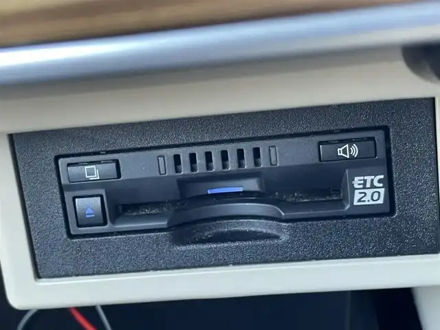 トヨタ ランドクルーザー プラド TX Lパッケージ マットブラED 宮崎県 2023(令5)年 4万km ホワイトパールクリスタルシャイン サンルーフ/純正ディスプレイオーディオ/・Bluetooth・USB・AM・FM・ナビ/HDMI/衝突軽減ブレーキ/レーダークルーズコントロール/パノラミックビューモニター/ブラインドスポットモニター/オートハイビームアシスト/前後コーナーセンサー/ミラー一体型ドライブレコーダー/純正レーダー【TZ-R203L/ビルトインETC/D/N席パワーシート/電動格納サードシート/D/N席シートヒーター・ベンチレーション/ベージュレザーシート/ルーフレール/純正フロアマット/純正18インチアルミホイール