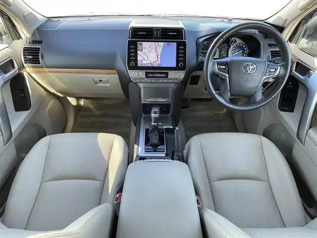 トヨタ ランドクルーザー プラド TX Lパッケージ マットブラED 宮崎県 2023(令5)年 4万km ホワイトパールクリスタルシャイン サンルーフ/純正ディスプレイオーディオ/・Bluetooth・USB・AM・FM・ナビ/HDMI/衝突軽減ブレーキ/レーダークルーズコントロール/パノラミックビューモニター/ブラインドスポットモニター/オートハイビームアシスト/前後コーナーセンサー/ミラー一体型ドライブレコーダー/純正レーダー【TZ-R203L/ビルトインETC/D/N席パワーシート/電動格納サードシート/D/N席シートヒーター・ベンチレーション/ベージュレザーシート/ルーフレール/純正フロアマット/純正18インチアルミホイール