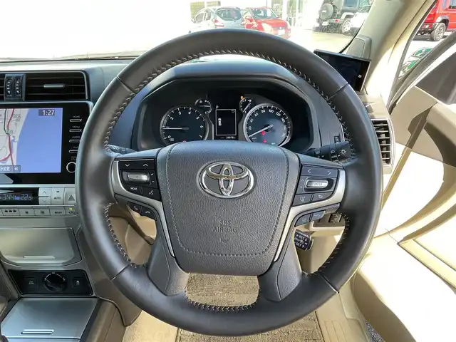 トヨタ ランドクルーザー プラド TX Lパッケージ マットブラED 宮崎県 2023(令5)年 4万km ホワイトパールクリスタルシャイン サンルーフ/純正ディスプレイオーディオ/・Bluetooth・USB・AM・FM・ナビ/HDMI/衝突軽減ブレーキ/レーダークルーズコントロール/パノラミックビューモニター/ブラインドスポットモニター/オートハイビームアシスト/前後コーナーセンサー/ミラー一体型ドライブレコーダー/純正レーダー【TZ-R203L/ビルトインETC/D/N席パワーシート/電動格納サードシート/D/N席シートヒーター・ベンチレーション/ベージュレザーシート/ルーフレール/純正フロアマット/純正18インチアルミホイール