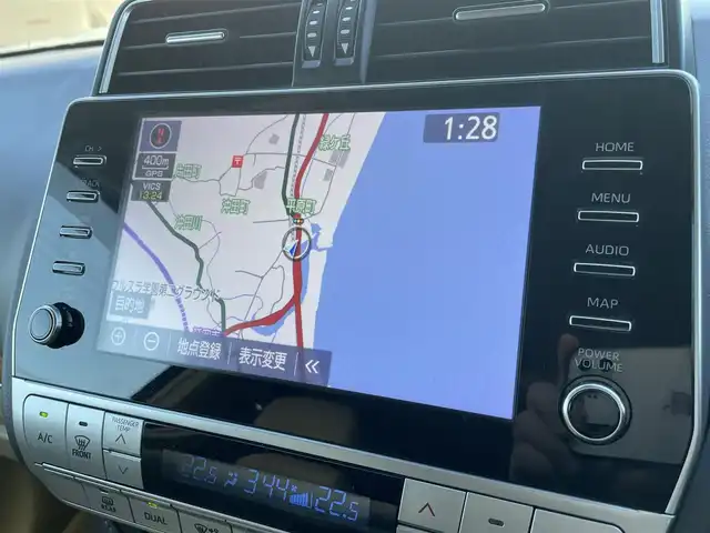 トヨタ ランドクルーザー プラド TX Lパッケージ マットブラED 宮崎県 2023(令5)年 4万km ホワイトパールクリスタルシャイン サンルーフ/純正ディスプレイオーディオ/・Bluetooth・USB・AM・FM・ナビ/HDMI/衝突軽減ブレーキ/レーダークルーズコントロール/パノラミックビューモニター/ブラインドスポットモニター/オートハイビームアシスト/前後コーナーセンサー/ミラー一体型ドライブレコーダー/純正レーダー【TZ-R203L/ビルトインETC/D/N席パワーシート/電動格納サードシート/D/N席シートヒーター・ベンチレーション/ベージュレザーシート/ルーフレール/純正フロアマット/純正18インチアルミホイール