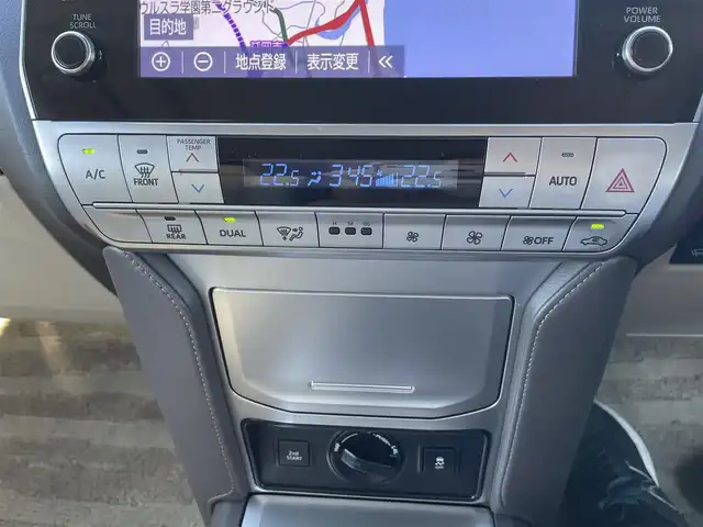 トヨタ ランドクルーザー プラド TX Lパッケージ マットブラED 宮崎県 2023(令5)年 4万km ホワイトパールクリスタルシャイン サンルーフ/純正ディスプレイオーディオ/・Bluetooth・USB・AM・FM・ナビ/HDMI/衝突軽減ブレーキ/レーダークルーズコントロール/パノラミックビューモニター/ブラインドスポットモニター/オートハイビームアシスト/前後コーナーセンサー/ミラー一体型ドライブレコーダー/純正レーダー【TZ-R203L/ビルトインETC/D/N席パワーシート/電動格納サードシート/D/N席シートヒーター・ベンチレーション/ベージュレザーシート/ルーフレール/純正フロアマット/純正18インチアルミホイール
