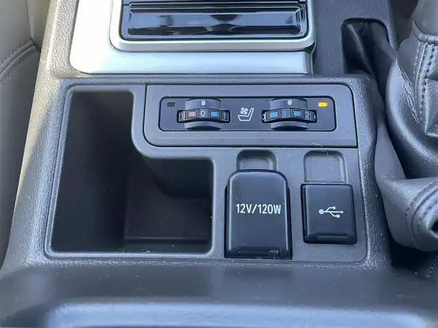 トヨタ ランドクルーザー プラド TX Lパッケージ マットブラED 宮崎県 2023(令5)年 4万km ホワイトパールクリスタルシャイン サンルーフ/純正ディスプレイオーディオ/・Bluetooth・USB・AM・FM・ナビ/HDMI/衝突軽減ブレーキ/レーダークルーズコントロール/パノラミックビューモニター/ブラインドスポットモニター/オートハイビームアシスト/前後コーナーセンサー/ミラー一体型ドライブレコーダー/純正レーダー【TZ-R203L/ビルトインETC/D/N席パワーシート/電動格納サードシート/D/N席シートヒーター・ベンチレーション/ベージュレザーシート/ルーフレール/純正フロアマット/純正18インチアルミホイール