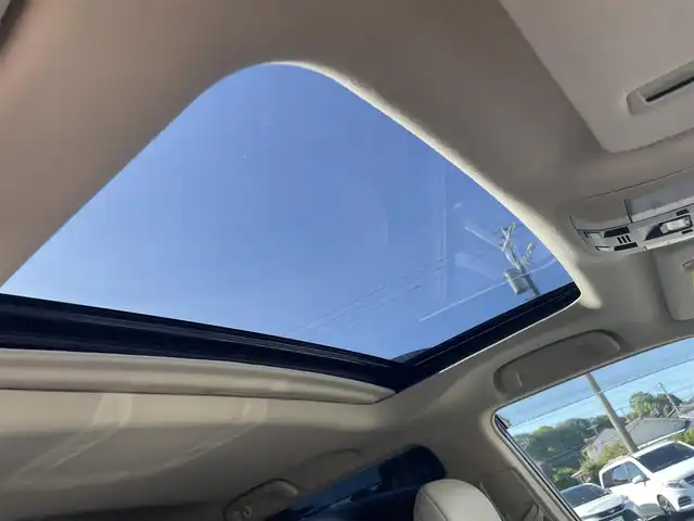 トヨタ ランドクルーザー プラド TX Lパッケージ マットブラED 宮崎県 2023(令5)年 4万km ホワイトパールクリスタルシャイン サンルーフ/純正ディスプレイオーディオ/・Bluetooth・USB・AM・FM・ナビ/HDMI/衝突軽減ブレーキ/レーダークルーズコントロール/パノラミックビューモニター/ブラインドスポットモニター/オートハイビームアシスト/前後コーナーセンサー/ミラー一体型ドライブレコーダー/純正レーダー【TZ-R203L/ビルトインETC/D/N席パワーシート/電動格納サードシート/D/N席シートヒーター・ベンチレーション/ベージュレザーシート/ルーフレール/純正フロアマット/純正18インチアルミホイール