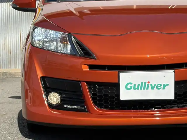 トヨタ ヴィッツ RS G’s スマートパッケージ 三重県 2017(平29)年 4.6万km オレンジM 登録時走行距離４５２２８km/ローダウン/トヨタセーフティセンスC/　・プリクラッシュセーフティ/　・レーンディパーチャーアラート/　・オートマチックハイビーム/　・先行車発進告知機能/ストラーダナビ/　・フルセグTV/　・Bluetooth/　・DVD/CD再生/　・録音機能/スマートキー/リアスポイラー/アイライン/LEDイルミネーションビーム/Gs17インチアルミホイール/ハーフレザーシート(フロントシートGsエンブレム付き)/革巻き(ステアリング・シフトノブ)/ステアリングスイッチ/パドルシフト/LEDヘッドライト/フォグライト/リアフォグライト /オートライト/オートリトラクタブルミラー/ウィンカーミラー/ドライブレコーダー/Gsフロアマット/ETC/プライバシーガラス/ドアバイザー/横滑り防止機能