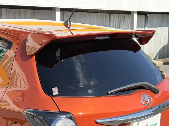 トヨタ ヴィッツ RS G’s スマートパッケージ 三重県 2017(平29)年 4.6万km オレンジM 登録時走行距離４５２２８km/ローダウン/トヨタセーフティセンスC/　・プリクラッシュセーフティ/　・レーンディパーチャーアラート/　・オートマチックハイビーム/　・先行車発進告知機能/ストラーダナビ/　・フルセグTV/　・Bluetooth/　・DVD/CD再生/　・録音機能/スマートキー/リアスポイラー/アイライン/LEDイルミネーションビーム/Gs17インチアルミホイール/ハーフレザーシート(フロントシートGsエンブレム付き)/革巻き(ステアリング・シフトノブ)/ステアリングスイッチ/パドルシフト/LEDヘッドライト/フォグライト/リアフォグライト /オートライト/オートリトラクタブルミラー/ウィンカーミラー/ドライブレコーダー/Gsフロアマット/ETC/プライバシーガラス/ドアバイザー/横滑り防止機能