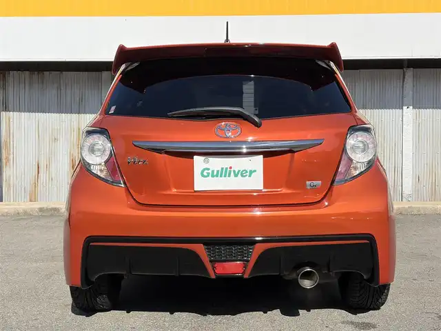 トヨタ ヴィッツ RS G’s スマートパッケージ 三重県 2017(平29)年 4.6万km オレンジM 登録時走行距離４５２２８km/ローダウン/トヨタセーフティセンスC/　・プリクラッシュセーフティ/　・レーンディパーチャーアラート/　・オートマチックハイビーム/　・先行車発進告知機能/ストラーダナビ/　・フルセグTV/　・Bluetooth/　・DVD/CD再生/　・録音機能/スマートキー/リアスポイラー/アイライン/LEDイルミネーションビーム/Gs17インチアルミホイール/ハーフレザーシート(フロントシートGsエンブレム付き)/革巻き(ステアリング・シフトノブ)/ステアリングスイッチ/パドルシフト/LEDヘッドライト/フォグライト/リアフォグライト /オートライト/オートリトラクタブルミラー/ウィンカーミラー/ドライブレコーダー/Gsフロアマット/ETC/プライバシーガラス/ドアバイザー/横滑り防止機能