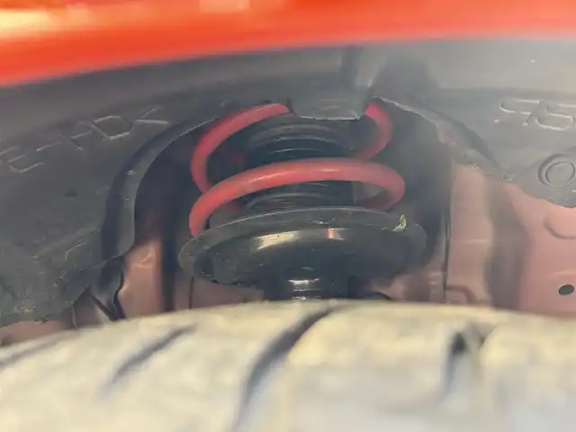 トヨタ ヴィッツ RS G’s スマートパッケージ 三重県 2017(平29)年 4.6万km オレンジM 登録時走行距離４５２２８km/ローダウン/トヨタセーフティセンスC/　・プリクラッシュセーフティ/　・レーンディパーチャーアラート/　・オートマチックハイビーム/　・先行車発進告知機能/ストラーダナビ/　・フルセグTV/　・Bluetooth/　・DVD/CD再生/　・録音機能/スマートキー/リアスポイラー/アイライン/LEDイルミネーションビーム/Gs17インチアルミホイール/ハーフレザーシート(フロントシートGsエンブレム付き)/革巻き(ステアリング・シフトノブ)/ステアリングスイッチ/パドルシフト/LEDヘッドライト/フォグライト/リアフォグライト /オートライト/オートリトラクタブルミラー/ウィンカーミラー/ドライブレコーダー/Gsフロアマット/ETC/プライバシーガラス/ドアバイザー/横滑り防止機能