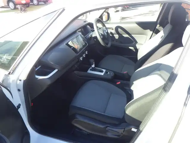 ホンダ フィット e:HEVベーシック 千葉県 2020(令2)年 5.1万km プレミアムサンライトホワイトパール 185/60R15/ワンオーナー/ホンダセンシング/・衝突軽減ブレーキ（CMBS）/・車線維持支援システム（LKAS）/・アダプティブクルーズコントロール（ACC）/・後方誤発進抑制機能/・誤発進抑制機能/純正プレミアムインターナビ/地デジTV/【DVD/CD再生機能　Bluetooth接続】/バックカメラ/LEDヘッドライト/ウインカーミラー/コーナーセンサー/サイド/カーテンエアバッグ/Honda スマートキー