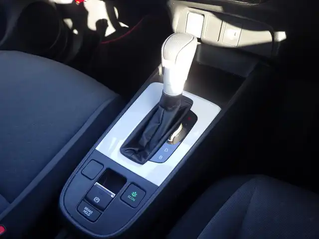 ホンダ フィット e:HEVベーシック 千葉県 2020(令2)年 5.1万km プレミアムサンライトホワイトパール 185/60R15/ワンオーナー/ホンダセンシング/・衝突軽減ブレーキ（CMBS）/・車線維持支援システム（LKAS）/・アダプティブクルーズコントロール（ACC）/・後方誤発進抑制機能/・誤発進抑制機能/純正プレミアムインターナビ/地デジTV/【DVD/CD再生機能　Bluetooth接続】/バックカメラ/LEDヘッドライト/ウインカーミラー/コーナーセンサー/サイド/カーテンエアバッグ/Honda スマートキー