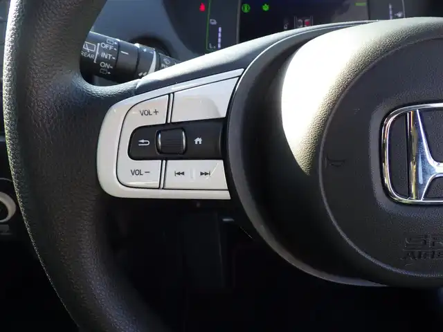 ホンダ フィット e:HEVベーシック 千葉県 2020(令2)年 5.1万km プレミアムサンライトホワイトパール 185/60R15/ワンオーナー/ホンダセンシング/・衝突軽減ブレーキ（CMBS）/・車線維持支援システム（LKAS）/・アダプティブクルーズコントロール（ACC）/・後方誤発進抑制機能/・誤発進抑制機能/純正プレミアムインターナビ/地デジTV/【DVD/CD再生機能　Bluetooth接続】/バックカメラ/LEDヘッドライト/ウインカーミラー/コーナーセンサー/サイド/カーテンエアバッグ/Honda スマートキー