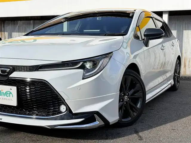 トヨタ カローラツーリング ダブルバイビー 三重県 2021(令3)年 4.6万km プラチナホワイトパールマイカ モデリスタ/　・フロント/　・サイド/　・リアアンダー/トヨタセーフティセンス/　・プリクラッシュセーフティ/　・レーントレーシングアシスト/　・ブラインドスポットモニター/　・クリアランスソナー/　・レーダークルーズコントロール/　・リアクロストラフィックアラート/　・パーキングサポートブレーキ/　・ロードサインアシスト/　・オートハイビーム/純正ナビ/　・AppleCarPlay/　・AndroidAuto/　・Bluetooth/　・フルセグTV/　・ミラキャスト/　・DVD/CD再生/　・USB/純正デジタルインナーミラー/バックガイドカメラ/スポーツモード/プッシュスタート/ハーフレザーシート/D/N席シートヒーター/革巻きステアリング/ステアリングヒーター/ステアリングスイッチ/LEDヘッドライト/LEDフォグライト/オートライト/オートリトラクタブルミラー/ウィンカーミラー/ビルトインETC2.0/ドライブレコーダー前後/後部座席充電用USBポートx２/スペアタイヤ/プライバシーガラス/ドアバイザー/ルーフアンテナ/純正フロアマット/横滑り防止機能/サイド/カーテン/ニーエアバック