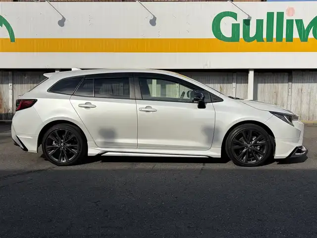 トヨタ カローラツーリング ダブルバイビー 三重県 2021(令3)年 4.6万km プラチナホワイトパールマイカ モデリスタ/　・フロント/　・サイド/　・リアアンダー/トヨタセーフティセンス/　・プリクラッシュセーフティ/　・レーントレーシングアシスト/　・ブラインドスポットモニター/　・クリアランスソナー/　・レーダークルーズコントロール/　・リアクロストラフィックアラート/　・パーキングサポートブレーキ/　・ロードサインアシスト/　・オートハイビーム/純正ナビ/　・AppleCarPlay/　・AndroidAuto/　・Bluetooth/　・フルセグTV/　・ミラキャスト/　・DVD/CD再生/　・USB/純正デジタルインナーミラー/バックガイドカメラ/スポーツモード/プッシュスタート/ハーフレザーシート/D/N席シートヒーター/革巻きステアリング/ステアリングヒーター/ステアリングスイッチ/LEDヘッドライト/LEDフォグライト/オートライト/オートリトラクタブルミラー/ウィンカーミラー/ビルトインETC2.0/ドライブレコーダー前後/後部座席充電用USBポートx２/スペアタイヤ/プライバシーガラス/ドアバイザー/ルーフアンテナ/純正フロアマット/横滑り防止機能/サイド/カーテン/ニーエアバック