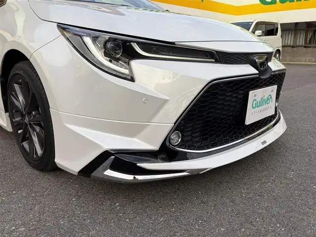 トヨタ カローラツーリング ダブルバイビー 三重県 2021(令3)年 4.6万km プラチナホワイトパールマイカ モデリスタ/　・フロント/　・サイド/　・リアアンダー/トヨタセーフティセンス/　・プリクラッシュセーフティ/　・レーントレーシングアシスト/　・ブラインドスポットモニター/　・クリアランスソナー/　・レーダークルーズコントロール/　・リアクロストラフィックアラート/　・パーキングサポートブレーキ/　・ロードサインアシスト/　・オートハイビーム/純正ナビ/　・AppleCarPlay/　・AndroidAuto/　・Bluetooth/　・フルセグTV/　・ミラキャスト/　・DVD/CD再生/　・USB/純正デジタルインナーミラー/バックガイドカメラ/スポーツモード/プッシュスタート/ハーフレザーシート/D/N席シートヒーター/革巻きステアリング/ステアリングヒーター/ステアリングスイッチ/LEDヘッドライト/LEDフォグライト/オートライト/オートリトラクタブルミラー/ウィンカーミラー/ビルトインETC2.0/ドライブレコーダー前後/後部座席充電用USBポートx２/スペアタイヤ/プライバシーガラス/ドアバイザー/ルーフアンテナ/純正フロアマット/横滑り防止機能/サイド/カーテン/ニーエアバック