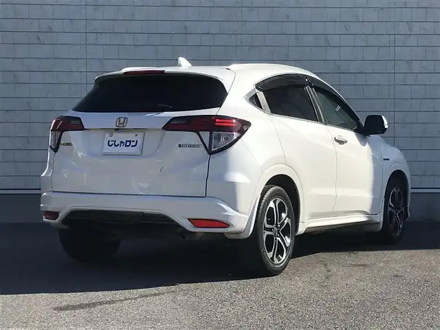 ホンダ ヴェゼル ハイブリッド Z 栃木県 2015(平27)年 9.9万km ホワイトオーキッドパール (株)IDOMが運営する【じしゃロン小山店】の自社ローン対象車両になります。こちらは現金ご利用時の価格です。/自社ローンご希望の方は別途その旨お申付け下さい。//禁煙車/純正フルセグナビ/（CD/DVD/AM/FMラジオ）/(Bluetooth)/スマートキー/プッシュスタート/バックカメラ/ＥＴＣ/クルーズコントロール/シティブレーキアクティブシステム/ルーフレール/シートヒーター/チップアップシート/パドルシフト/ステアリングリモコン/電動格納ドアミラー/パワーウインドウ/オートライト/自動防眩ミラー