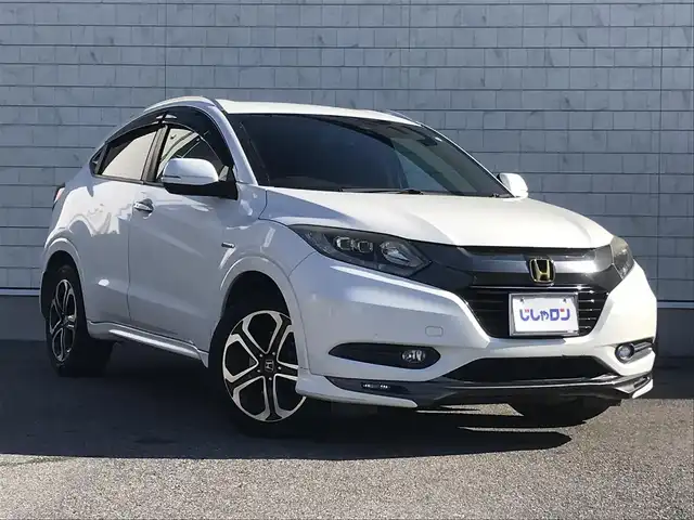 ホンダ ヴェゼル ハイブリッド Z 栃木県 2015(平27)年 9.9万km ホワイトオーキッドパール (株)IDOMが運営する【じしゃロン小山店】の自社ローン対象車両になります。こちらは現金ご利用時の価格です。/自社ローンご希望の方は別途その旨お申付け下さい。//禁煙車/純正フルセグナビ/（CD/DVD/AM/FMラジオ）/(Bluetooth)/スマートキー/プッシュスタート/バックカメラ/ＥＴＣ/クルーズコントロール/シティブレーキアクティブシステム/ルーフレール/シートヒーター/チップアップシート/パドルシフト/ステアリングリモコン/電動格納ドアミラー/パワーウインドウ/オートライト/自動防眩ミラー