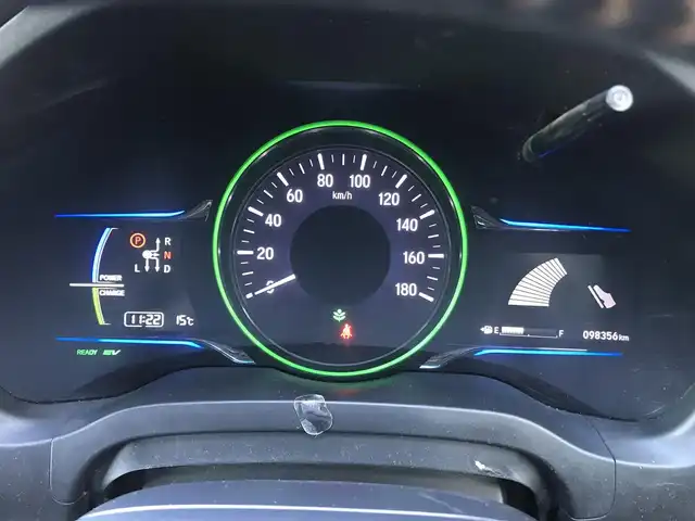 ホンダ ヴェゼル ハイブリッド Z 栃木県 2015(平27)年 9.9万km ホワイトオーキッドパール (株)IDOMが運営する【じしゃロン小山店】の自社ローン対象車両になります。こちらは現金ご利用時の価格です。/自社ローンご希望の方は別途その旨お申付け下さい。//禁煙車/純正フルセグナビ/（CD/DVD/AM/FMラジオ）/(Bluetooth)/スマートキー/プッシュスタート/バックカメラ/ＥＴＣ/クルーズコントロール/シティブレーキアクティブシステム/ルーフレール/シートヒーター/チップアップシート/パドルシフト/ステアリングリモコン/電動格納ドアミラー/パワーウインドウ/オートライト/自動防眩ミラー