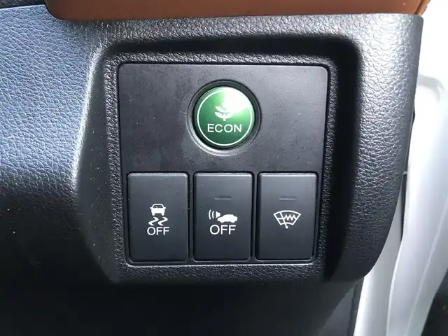 ホンダ ヴェゼル ハイブリッド Z 栃木県 2015(平27)年 9.9万km ホワイトオーキッドパール (株)IDOMが運営する【じしゃロン小山店】の自社ローン対象車両になります。こちらは現金ご利用時の価格です。/自社ローンご希望の方は別途その旨お申付け下さい。//禁煙車/純正フルセグナビ/（CD/DVD/AM/FMラジオ）/(Bluetooth)/スマートキー/プッシュスタート/バックカメラ/ＥＴＣ/クルーズコントロール/シティブレーキアクティブシステム/ルーフレール/シートヒーター/チップアップシート/パドルシフト/ステアリングリモコン/電動格納ドアミラー/パワーウインドウ/オートライト/自動防眩ミラー