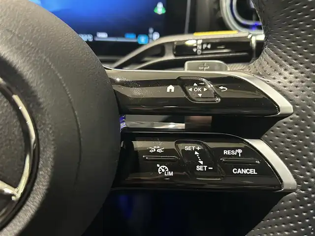 メルセデス・ベンツ Ｍ・ベンツ Ｃ２２０ｄ アバンギャルド　AMGライン 愛知県 2022(令4)年 1.4万km オブシディアンブラック パノラミックスライディングルーフ/ヘッドアップディスプレイ/ブルメスターサウンド/３６０°カメラ/シートヒーター/レーダーセーフティパッケージ/HDDナビ/フルセグテレビ/アイドリングストップ/プッシュスタート/パワーバックドア/ETC/BSM