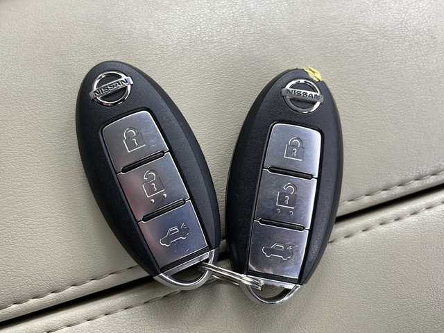 日産 フーガ 350GT FOURシルバーレザ 道央・札幌 2006(平18)年 10.1万km ホワイトパール ・4WD/・純正メーカーナビ  /・DVD/CD//・バックカメラ/サイドカメラ/・レザーシート/D席メモリー付き/・D.N席シートヒーター/エアーシート/・VDC/・ビルトインETC/・HIDライト/オートライト/・社外アルミ/・純正フロアマット