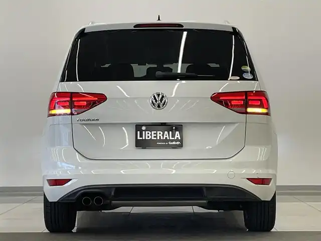 フォルクスワーゲン ゴルフ トゥーラン TSI コンフォートライン 岡山県 2018(平30)年 4.3万km ピュアホワイト VW純正ナビ/リアカメラ/ACC/アップルカープレイ/アンドロイドオート/ルーコンソール/フルセグTV/アイドリングストップ/オートライト/フロントアシスト（プリクラッシュブレーキ）/疲労検知システム/プロアクティブ・オキュパントプロテクション/オートワイパー/ESC/ブレーキAH