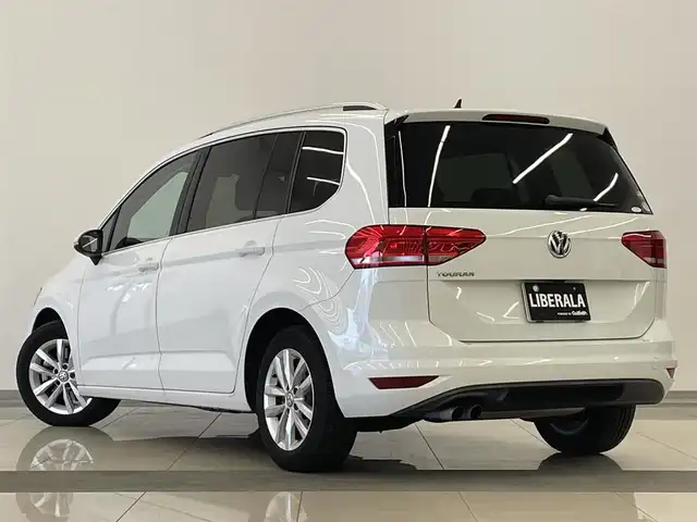 フォルクスワーゲン ゴルフ トゥーラン TSI コンフォートライン 岡山県 2018(平30)年 4.3万km ピュアホワイト VW純正ナビ/リアカメラ/ACC/アップルカープレイ/アンドロイドオート/ルーコンソール/フルセグTV/アイドリングストップ/オートライト/フロントアシスト（プリクラッシュブレーキ）/疲労検知システム/プロアクティブ・オキュパントプロテクション/オートワイパー/ESC/ブレーキAH