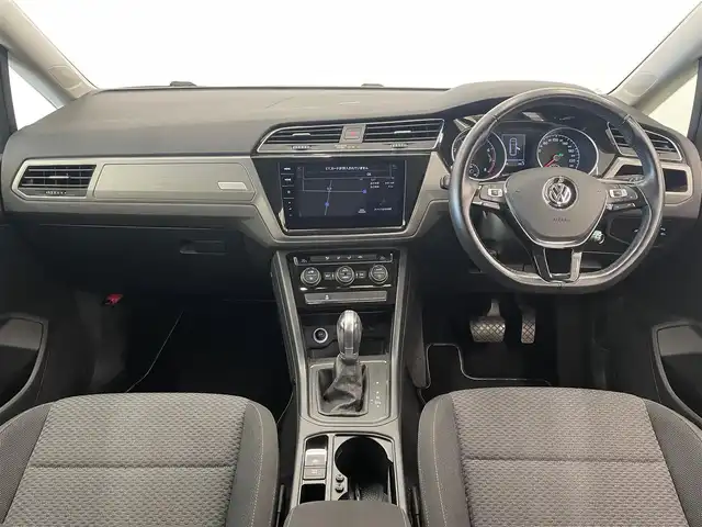 フォルクスワーゲン ゴルフ トゥーラン TSI コンフォートライン 岡山県 2018(平30)年 4.3万km ピュアホワイト VW純正ナビ/リアカメラ/ACC/アップルカープレイ/アンドロイドオート/ルーコンソール/フルセグTV/アイドリングストップ/オートライト/フロントアシスト（プリクラッシュブレーキ）/疲労検知システム/プロアクティブ・オキュパントプロテクション/オートワイパー/ESC/ブレーキAH