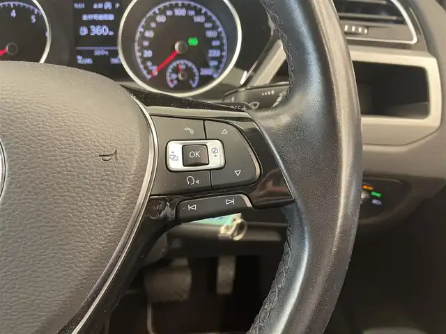 フォルクスワーゲン ゴルフ トゥーラン TSI コンフォートライン 岡山県 2018(平30)年 4.3万km ピュアホワイト VW純正ナビ/リアカメラ/ACC/アップルカープレイ/アンドロイドオート/ルーコンソール/フルセグTV/アイドリングストップ/オートライト/フロントアシスト（プリクラッシュブレーキ）/疲労検知システム/プロアクティブ・オキュパントプロテクション/オートワイパー/ESC/ブレーキAH