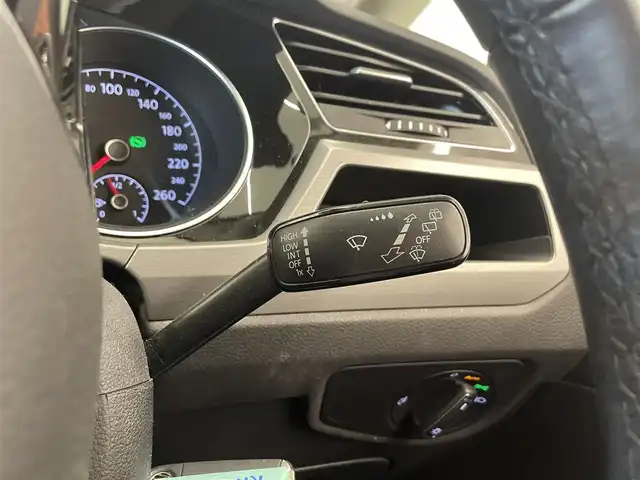 フォルクスワーゲン ゴルフ トゥーラン TSI コンフォートライン 岡山県 2018(平30)年 4.3万km ピュアホワイト VW純正ナビ/リアカメラ/ACC/アップルカープレイ/アンドロイドオート/ルーコンソール/フルセグTV/アイドリングストップ/オートライト/フロントアシスト（プリクラッシュブレーキ）/疲労検知システム/プロアクティブ・オキュパントプロテクション/オートワイパー/ESC/ブレーキAH