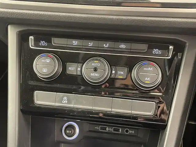 フォルクスワーゲン ゴルフ トゥーラン TSI コンフォートライン 岡山県 2018(平30)年 4.3万km ピュアホワイト VW純正ナビ/リアカメラ/ACC/アップルカープレイ/アンドロイドオート/ルーコンソール/フルセグTV/アイドリングストップ/オートライト/フロントアシスト（プリクラッシュブレーキ）/疲労検知システム/プロアクティブ・オキュパントプロテクション/オートワイパー/ESC/ブレーキAH