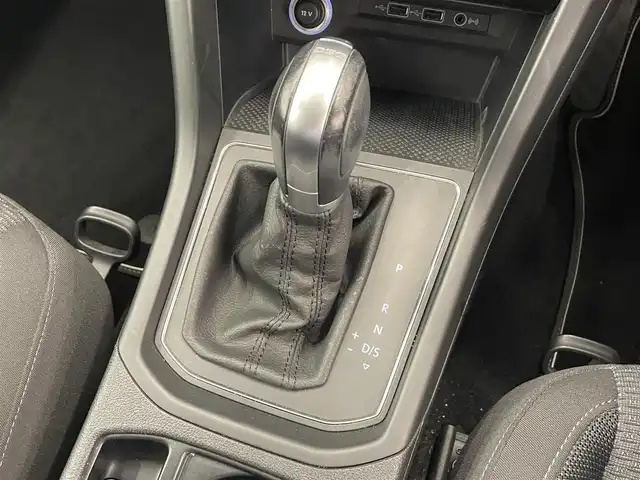 フォルクスワーゲン ゴルフ トゥーラン TSI コンフォートライン 岡山県 2018(平30)年 4.3万km ピュアホワイト VW純正ナビ/リアカメラ/ACC/アップルカープレイ/アンドロイドオート/ルーコンソール/フルセグTV/アイドリングストップ/オートライト/フロントアシスト（プリクラッシュブレーキ）/疲労検知システム/プロアクティブ・オキュパントプロテクション/オートワイパー/ESC/ブレーキAH