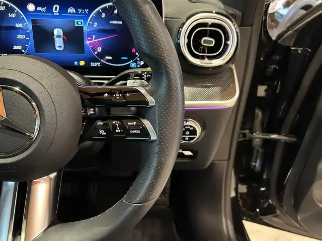 メルセデス・ベンツ Ｍ・ベンツ Ｃ２００ 4マチック AVG AMGライン 道央・札幌 2022(令4)年 0.8万km オブシディアンブラック AMGラインパッケージ/パノラミックスライディングルーフ/レザーエクスクルーシブパッケージ/　・ヘッドアップディスプレイ/　・MBUXARナビゲーション/オブシディアンブラック/レーダーセーフティパッケージ/360°カメラ/DIGITALライト/アダプティブハイビームアシスト/本革シート/シートヒーター/フルセグテレビ/USB/BT/AppleCarPlay/AndroidAuto