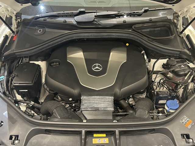 メルセデス・ベンツ ＧＬＳ３５０ｄ 4マチックスポーツ 新潟県 2016(平28)年 3.5万km ダイヤモンドホワイト パノラミックスライディングルーフ/ダウンヒルスピードレギュレーション/AIRマティックサスペンション/・INDIV/SPORT/COMFORT/SNOW/Offroad/COMANDシステム/・８インチワイドディスプレイ/・HDDナビゲーション/・フルセグ/DVD/CD/USB/Bluetooth/・AppleCarPlay/ETC2.0/360°カメラシステム/サイドビューカメラ/パーキングアシストリアビューカメラ/レーダーセーフティパッケージ/・飛出し検知機能付きブレーキアシスト/・被害軽減ブレーキ付後方衝突警告システム/・PRE-SAFEブレーキ/・アクティイブレーンキープアシスト/・アクティブブラインドスポットモニター/・ディストロニック・プラス/・チャイルドセーフティシートセンサー（助手席）/LEDコーナリングライト/温冷機能付カップホルダー（前席）/３ゾーンクライメートコントロール/ナッパレザーシート/シートヒーター（1列目/2列目）